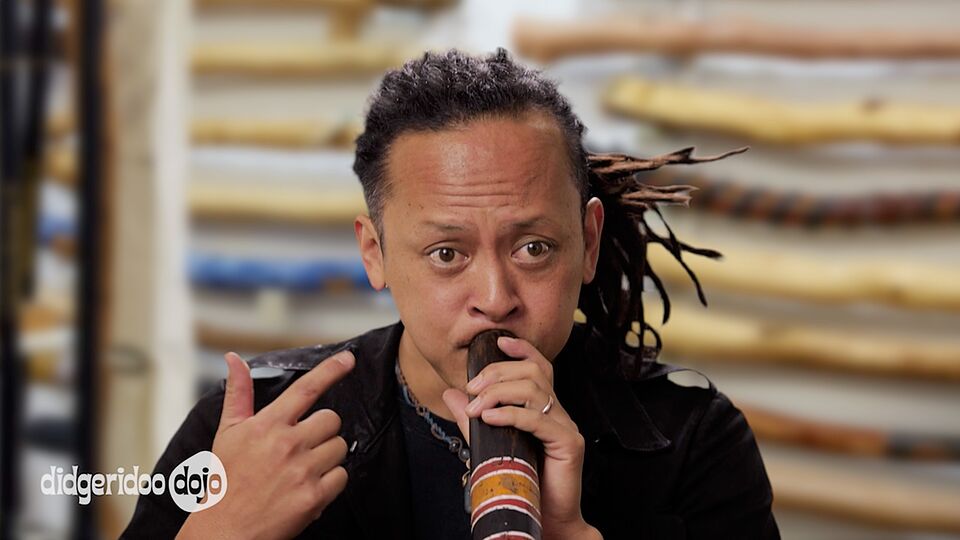 Sanshi demonstrating circular breathing on a didgeridoo