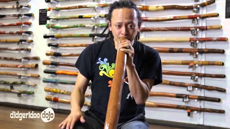 Sanshi playing the didgeridoo drone in a Didgeridoo Dojo lesson